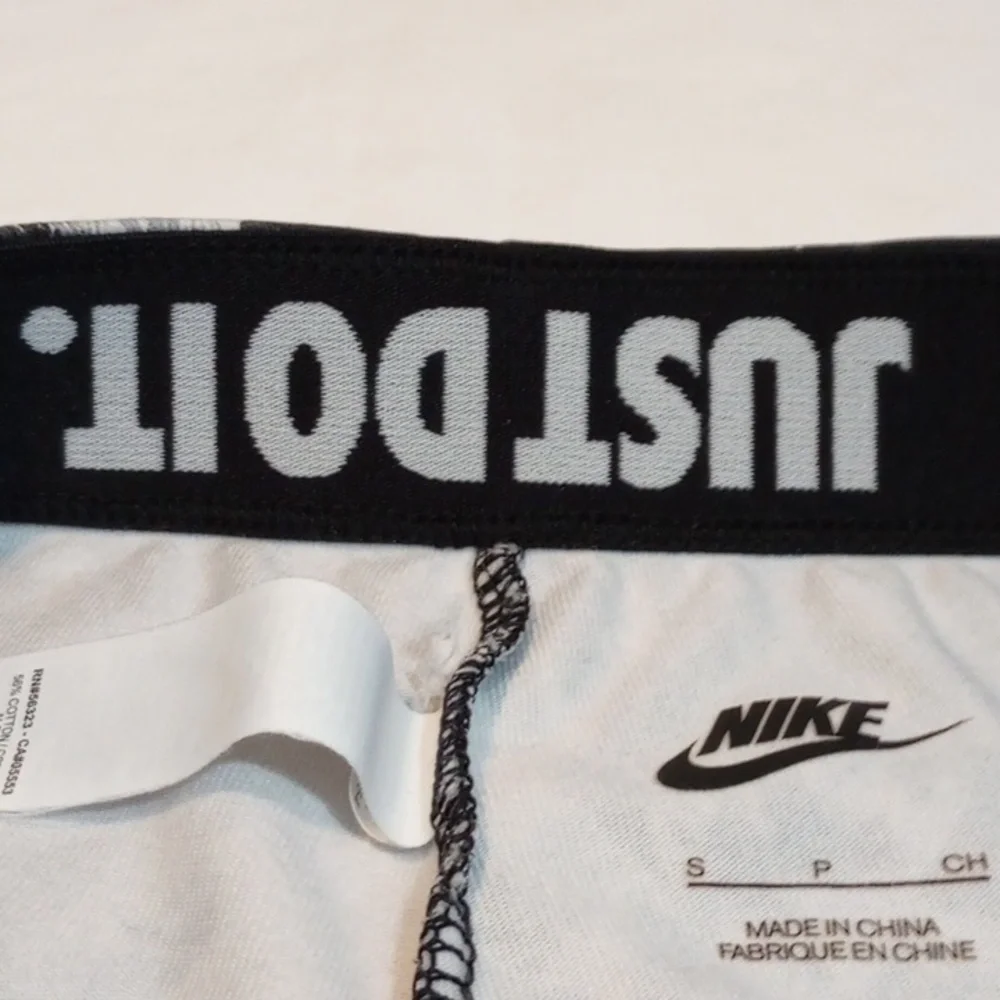 Women's Nike Leggings Sz S Black Pattern Just Do It Splatter Workout Sport Fun